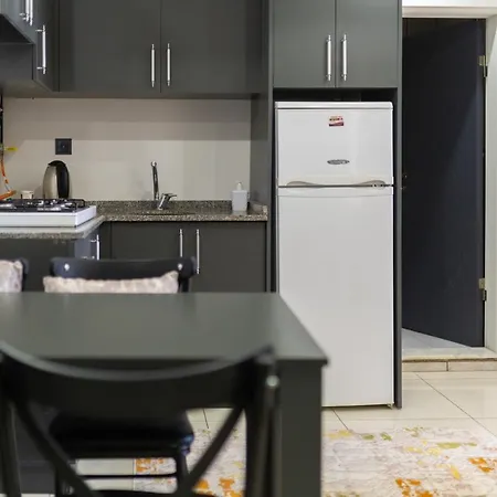 Apartment Cnr Airport *