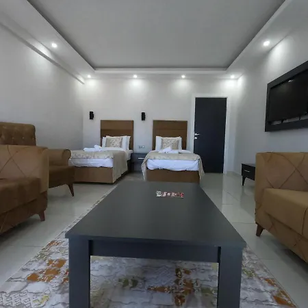 Apartment Cnr Airport