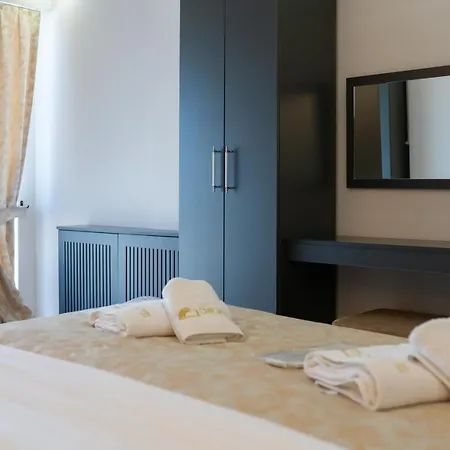 Apartment Cnr Airport *